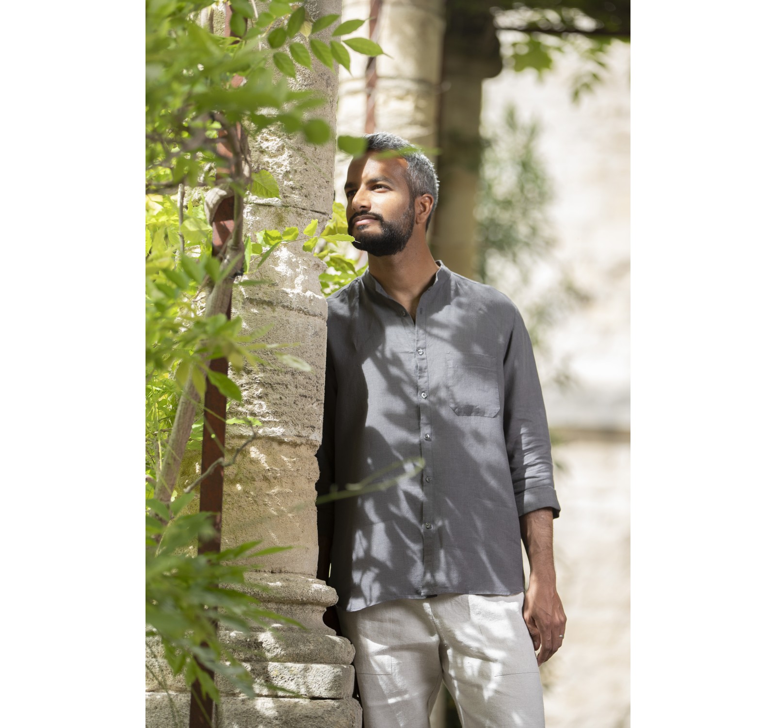 SOAN SHIRT WITH MAO COLLAR IN ANTHRACITE GRAY LINEN AND MATCHING TROUSERS