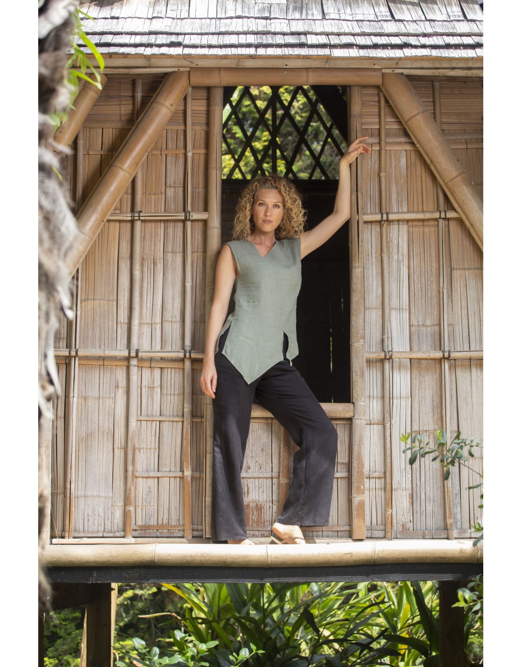 GAELLA TOP IN GREEN LINEN AND BLACK STRAIGHT LINEN BABA TROUSERS