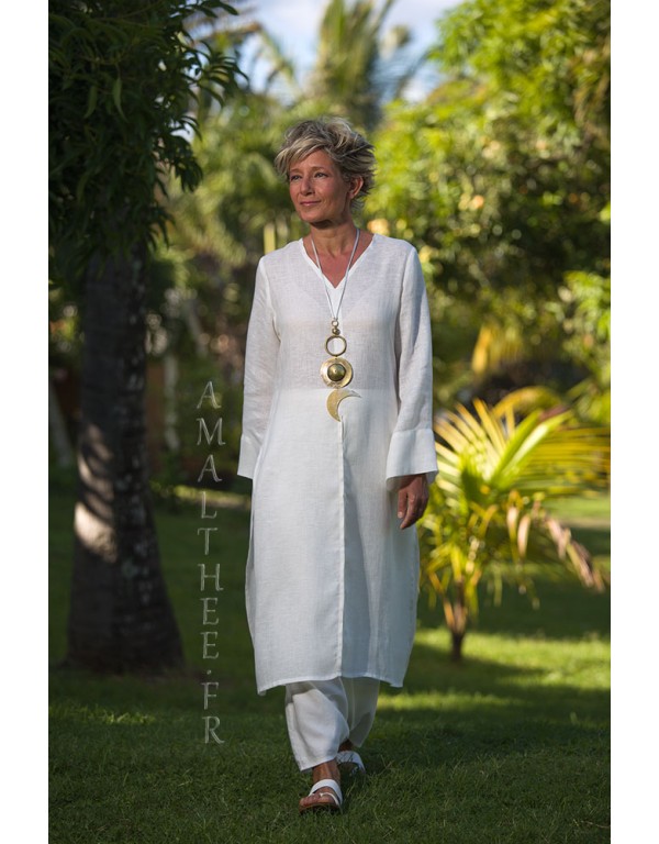 Side-slit white linen  Tunic with long sleeves