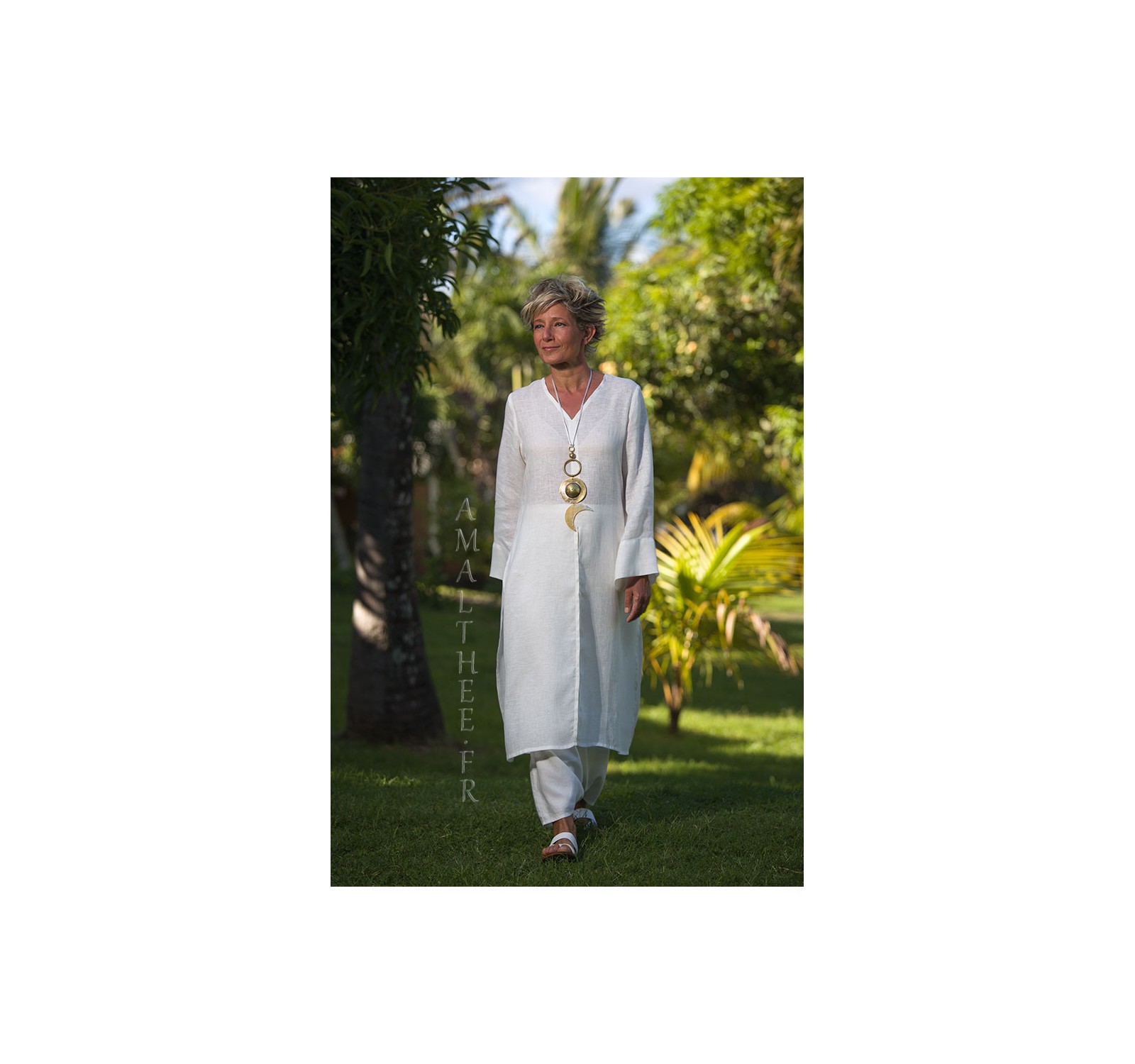 Side-slit white linen  Tunic with long sleeves