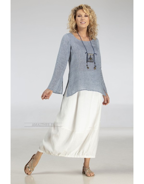 Blue linen gauze top Anaïs, it comes with our natural white linen Zoé skirt : a comfortable "tulip" shape