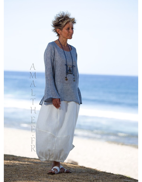 Blue linen gauze top Anaïs, it comes with our natural white linen Zoé skirt : a comfortable "tulip" shape