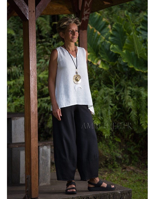 Black wide legs linen trousers with white linen gauze top