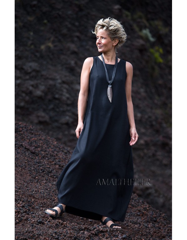 Long sleeveless black dress