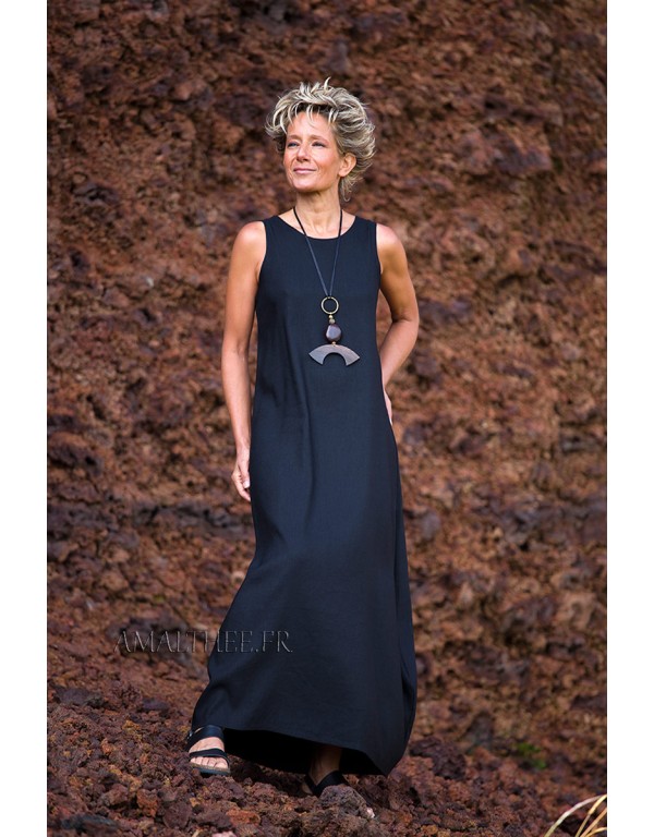 Long sleeveless black dress