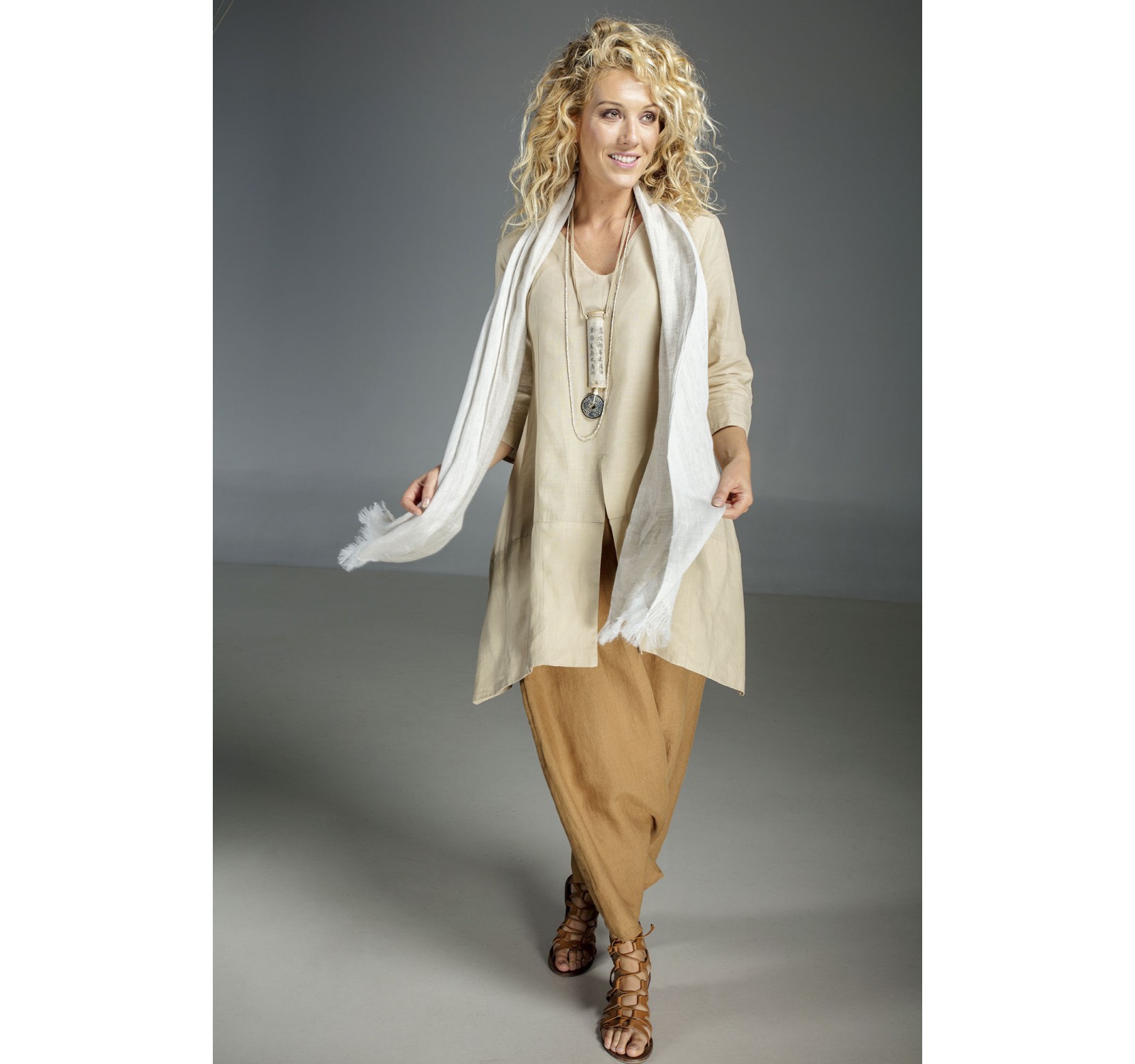 Our sand beige linen blouse Emilie Wear it with our tobacco linen sarouel skirt for a super Boho Chic