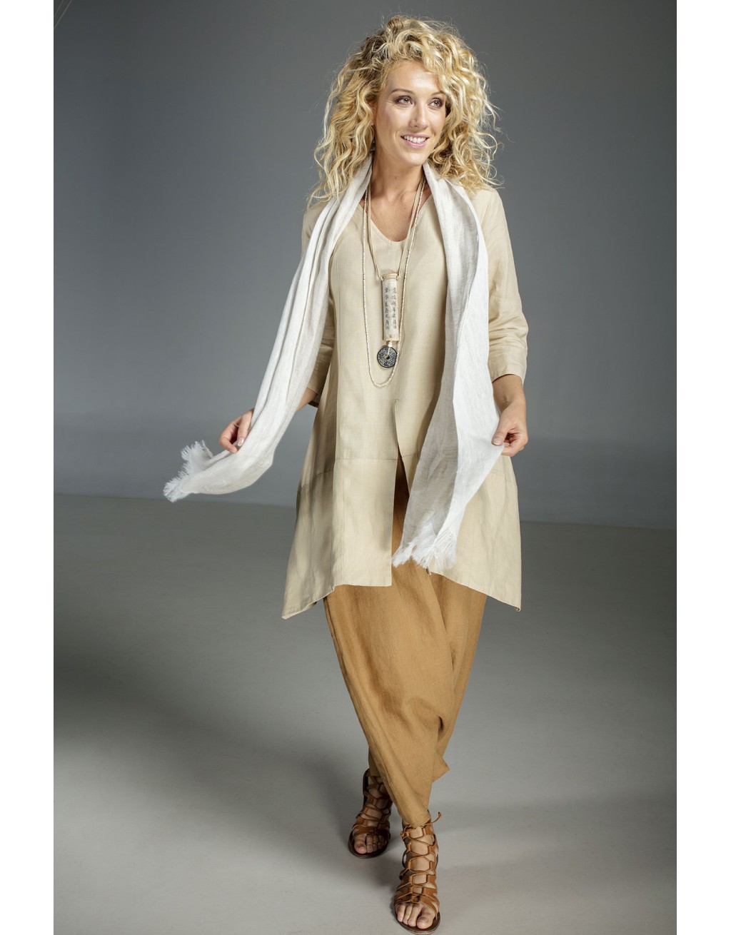 Our sand beige linen blouse Emilie Wear it with our tobacco linen sarouel skirt for a super Boho Chic