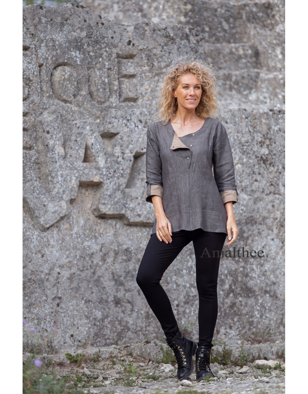 Two-tone Mathilde tunic in stone gray / taupe chambray linen with black jeggings