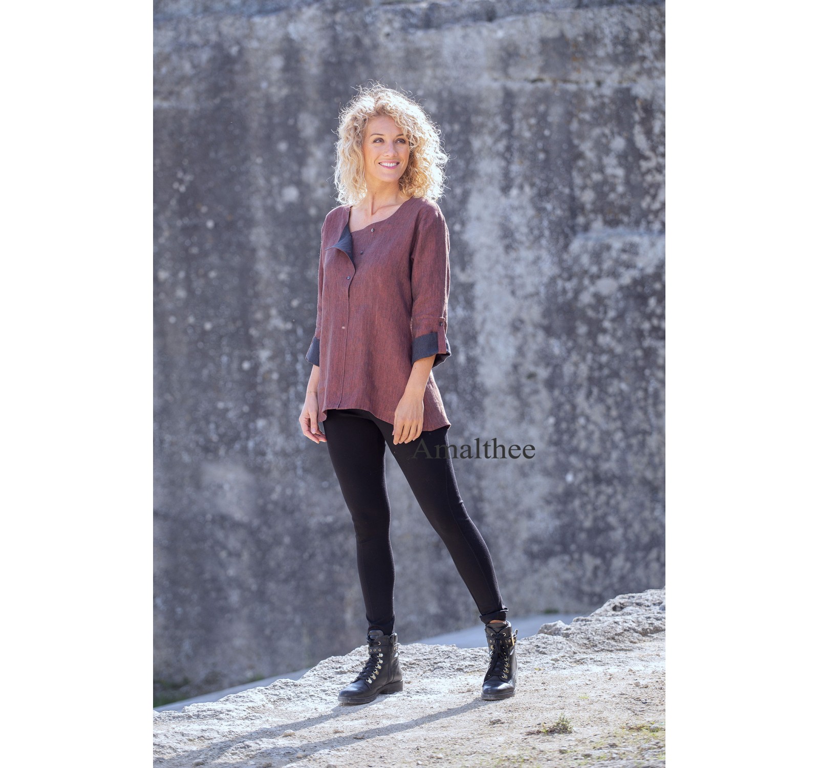 wo-tone Mathilde tunic in garnet / dark blue chambray linen with black jeggings