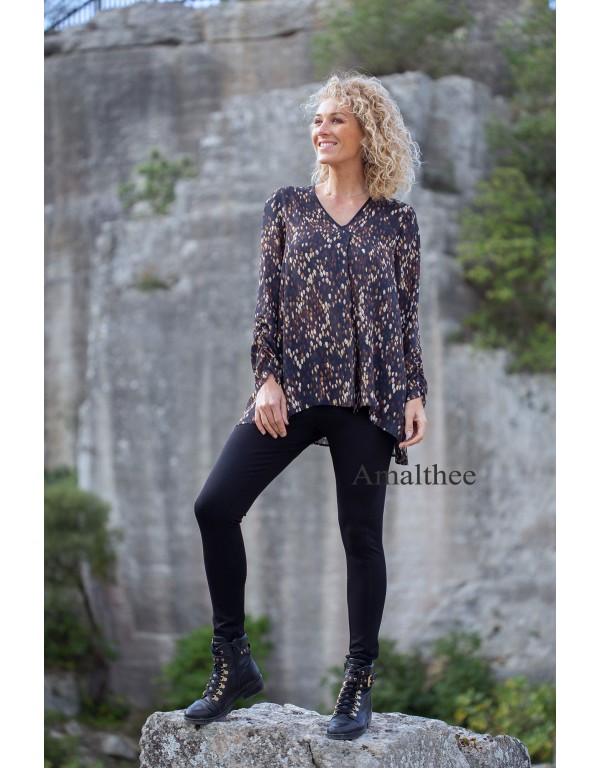 Alaya fluid tunic with autumn print wth the black jeggings